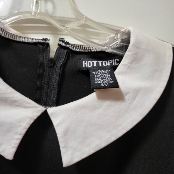 Adult Wednesday Adam's Dress Sleevless from hT - Picture 4 of 4